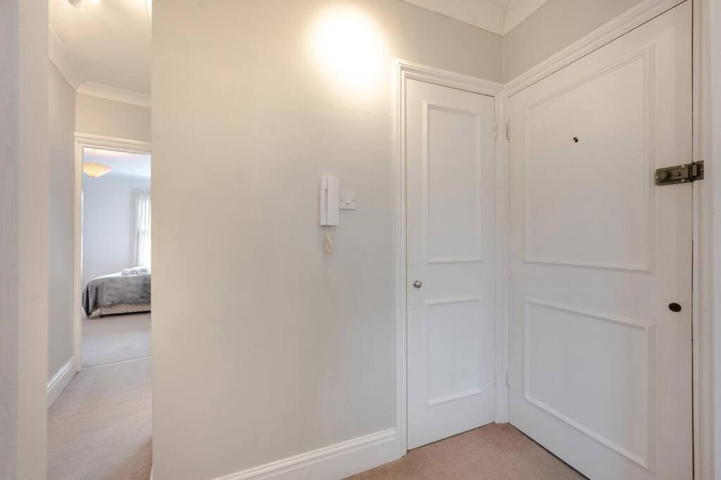 Cosy 2 Bed In Kensington Olympia Appartement Londen Buitenkant foto