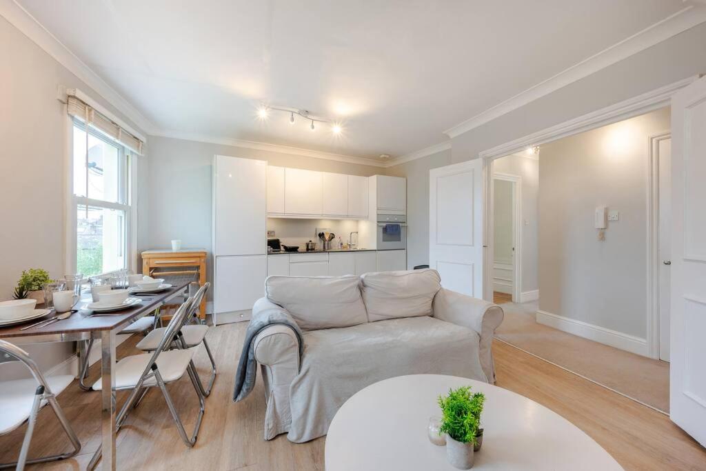 Cosy 2 Bed In Kensington Olympia Appartement Londen Buitenkant foto
