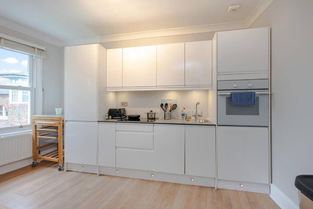 Cosy 2 Bed In Kensington Olympia Appartement Londen Buitenkant foto