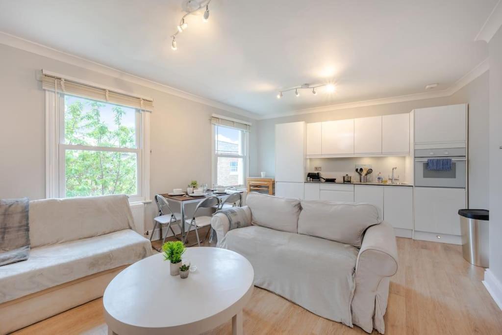 Cosy 2 Bed In Kensington Olympia Appartement Londen Buitenkant foto