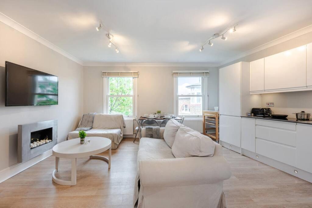 Cosy 2 Bed In Kensington Olympia Appartement Londen Buitenkant foto